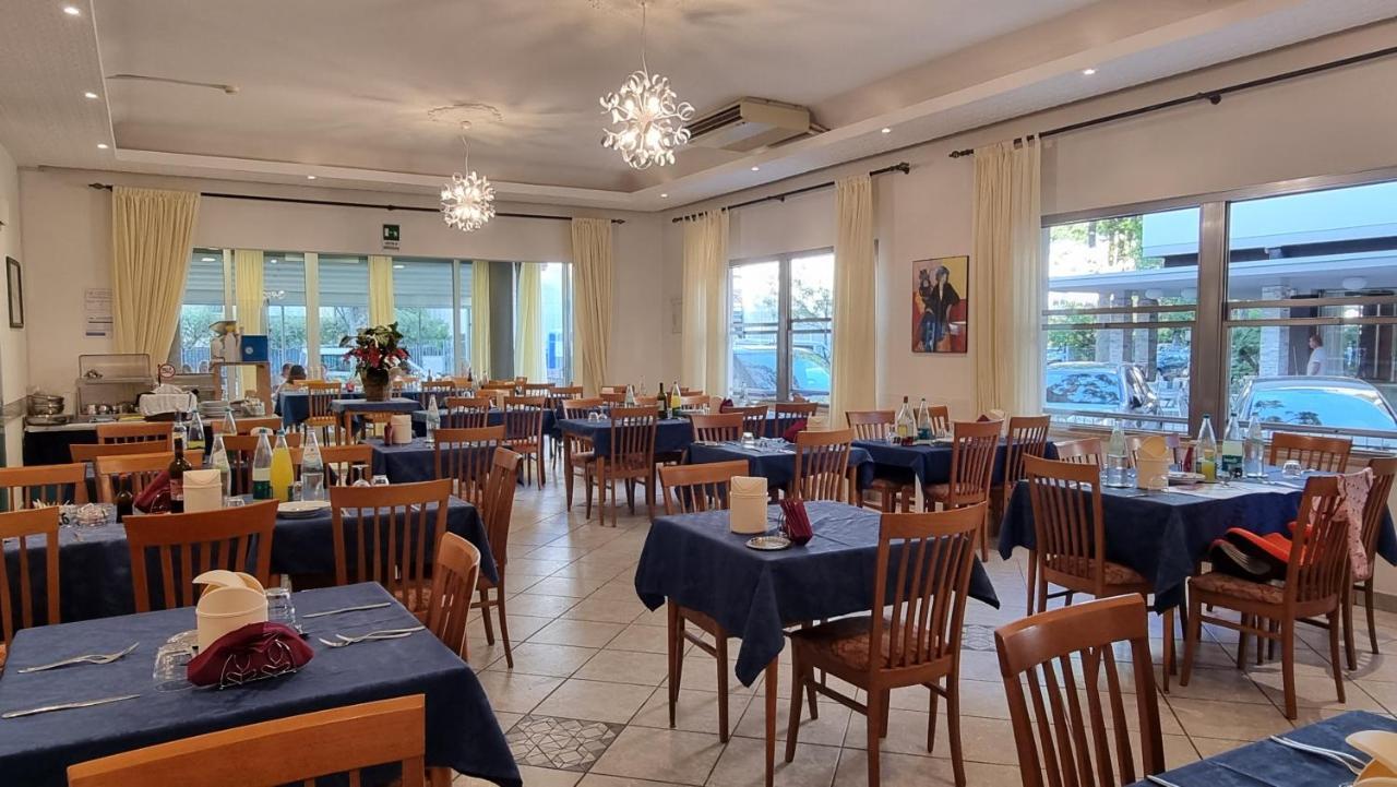 Hotel Costanza Cesenatico Ngoại thất bức ảnh