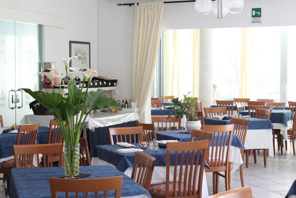 Hotel Costanza Cesenatico Ngoại thất bức ảnh