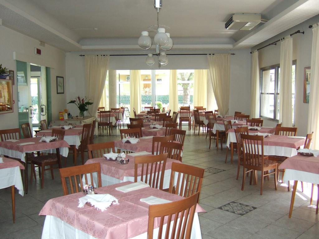 Hotel Costanza Cesenatico Ngoại thất bức ảnh